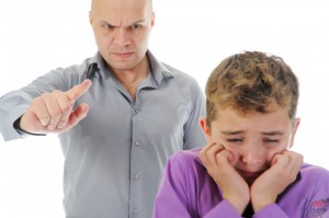 Применение силы родителями травмирует детскую психику