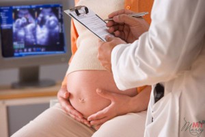 При длительных и сильных болях во время беременности необходимо обратиться к врачу