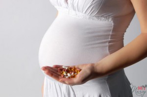 Прием лекарств при беременности всегда следует обсуждать с врачом