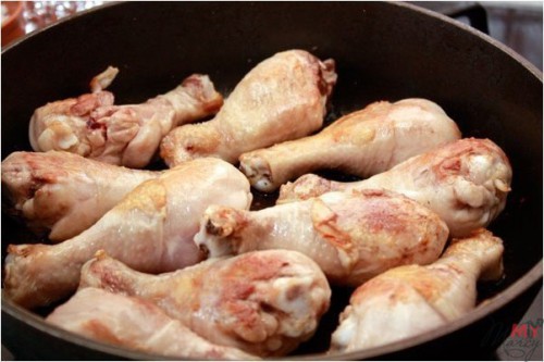 Обжаривайте курицу без добавления масла