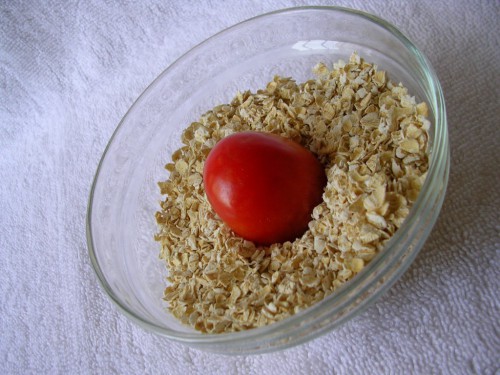 В сочетании с различными ингредиентами томаты выполняют множество функций по уходу за кожей лица