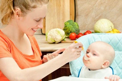 Здоровый рацион малыша состоит из полезных витаминов и продуктов