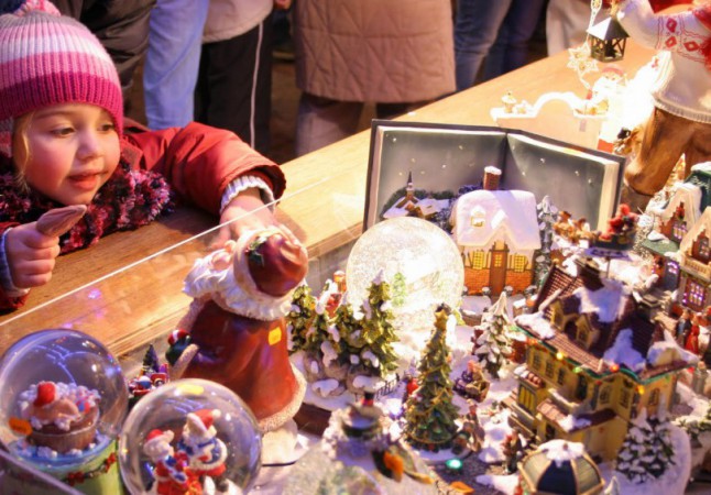 Многие рождественские ярмарки в Москве уже открылись (фото: magmens.com)