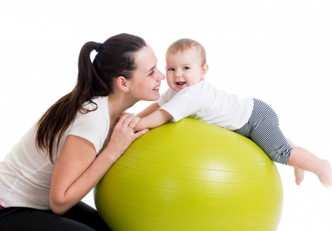 Физические упражнения – залог здоровья малыша (фото: blogcdn.com)