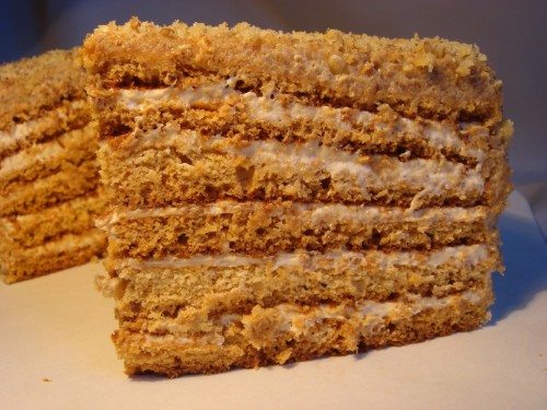 Торт со сгущёнкой можно легко приготовить прямо на сковородке (фото: androidiz.ru)