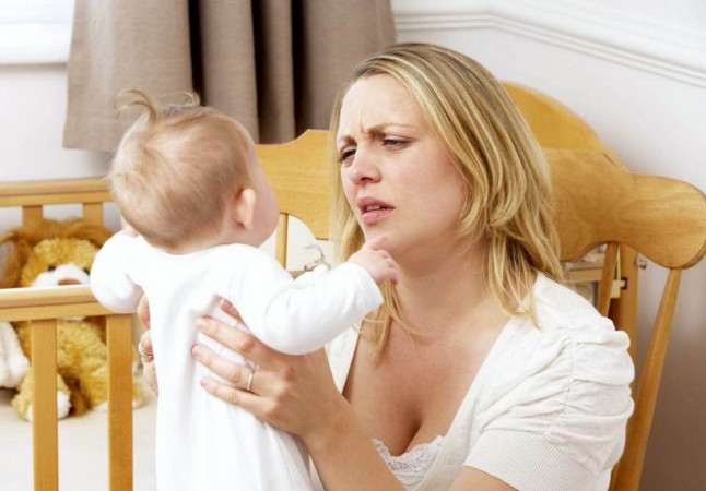 Запоры у грудничка причиняют массу неприятностей и самим малышам, и их родителям (фото: webkarapuz.ru)