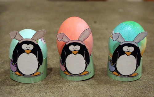 Пасхальные яйца могут «презентовать» разные животные (фото: nothingbutpenguins.com)