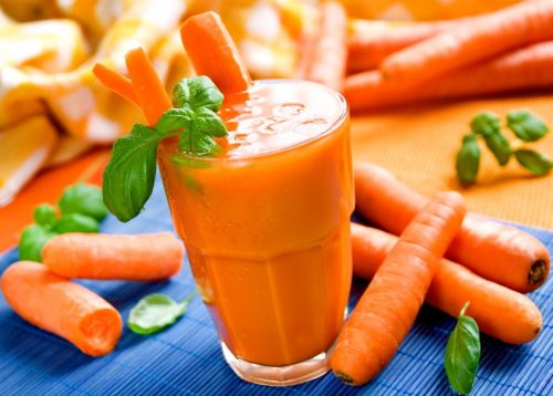 Для сохранения загара каждое утро выпивайте стакан морковного сока (фото : ns2.qiq.by)