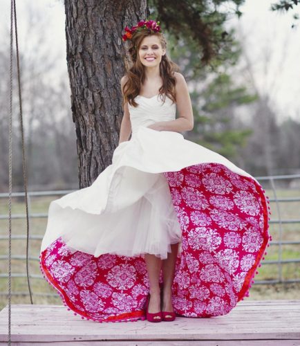 Романтичным особам подойдёт платье с цветочным орнаментом (фото: catalog.loveslv.ru)