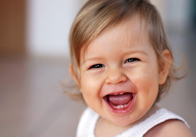 Каждый новый зуб – испытание для ребенка и мамы (фото: womanadvice.ru)