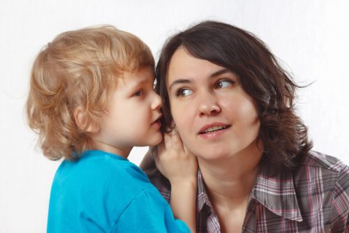 Нормой развития речи для ребенка 4-5 лет считается умение рассказать о событиях дня (фото: mchildren.ru)