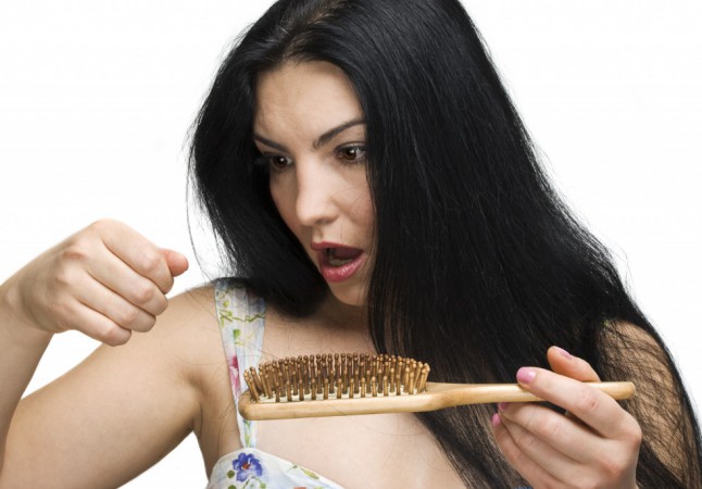 Если выпадают волосы, на помощь приходит мезотерапия (фото: dietapluss.ru)