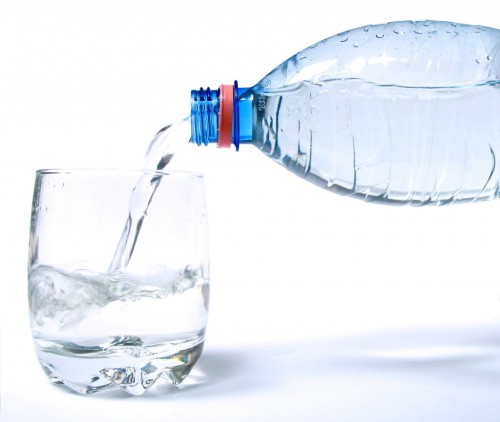 Во время разгрузочного дня важно пить чистую воду (фото: irm.kr.ua)