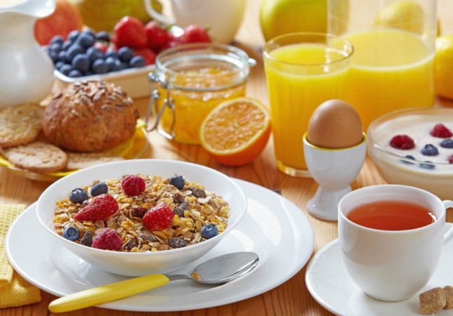 Завтрак заряжает организм энергией на новый день (фото: m.diningsmart.com)