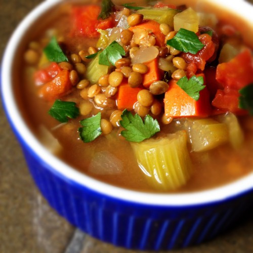 Вкусный суп из чечевицы (фото: thelemonbowl.com)
