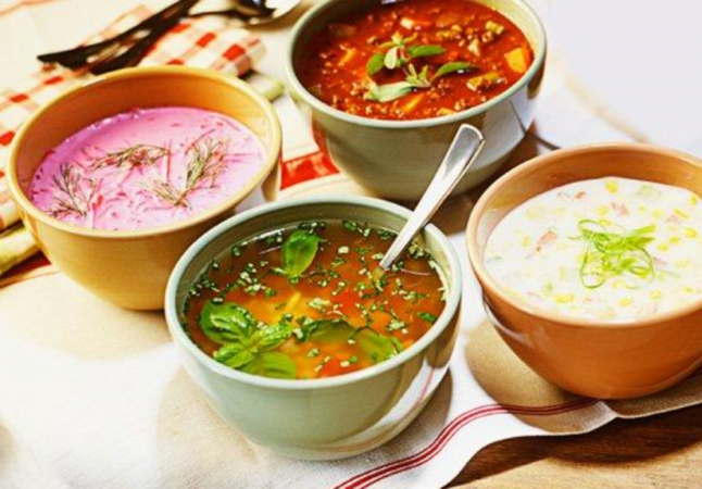 Разнообразие холодных супов (фото: www.gorod.lv)