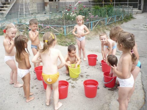 Записываться в летнюю группу детсада нужно заблаговременно (фото: newsmax.com)